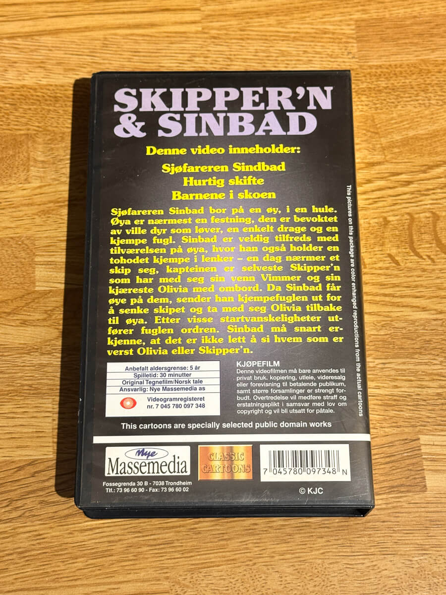 Bakside av cover til Skipper’n & Sinbad på VHS