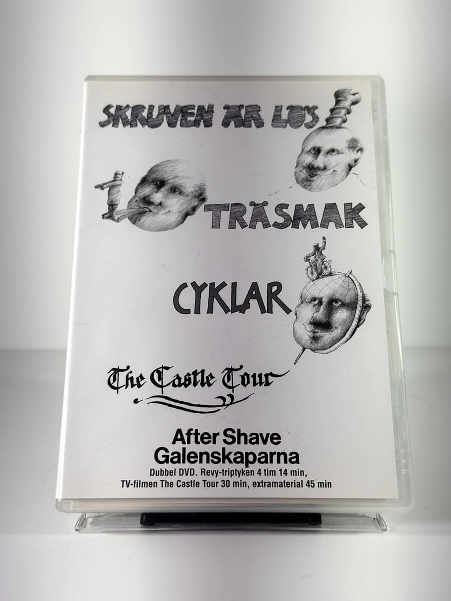 Forside av cover til Skruven är lös, Träsmak, Cyklar – The Castle Tour – After Shave Galenskaparna på DVD