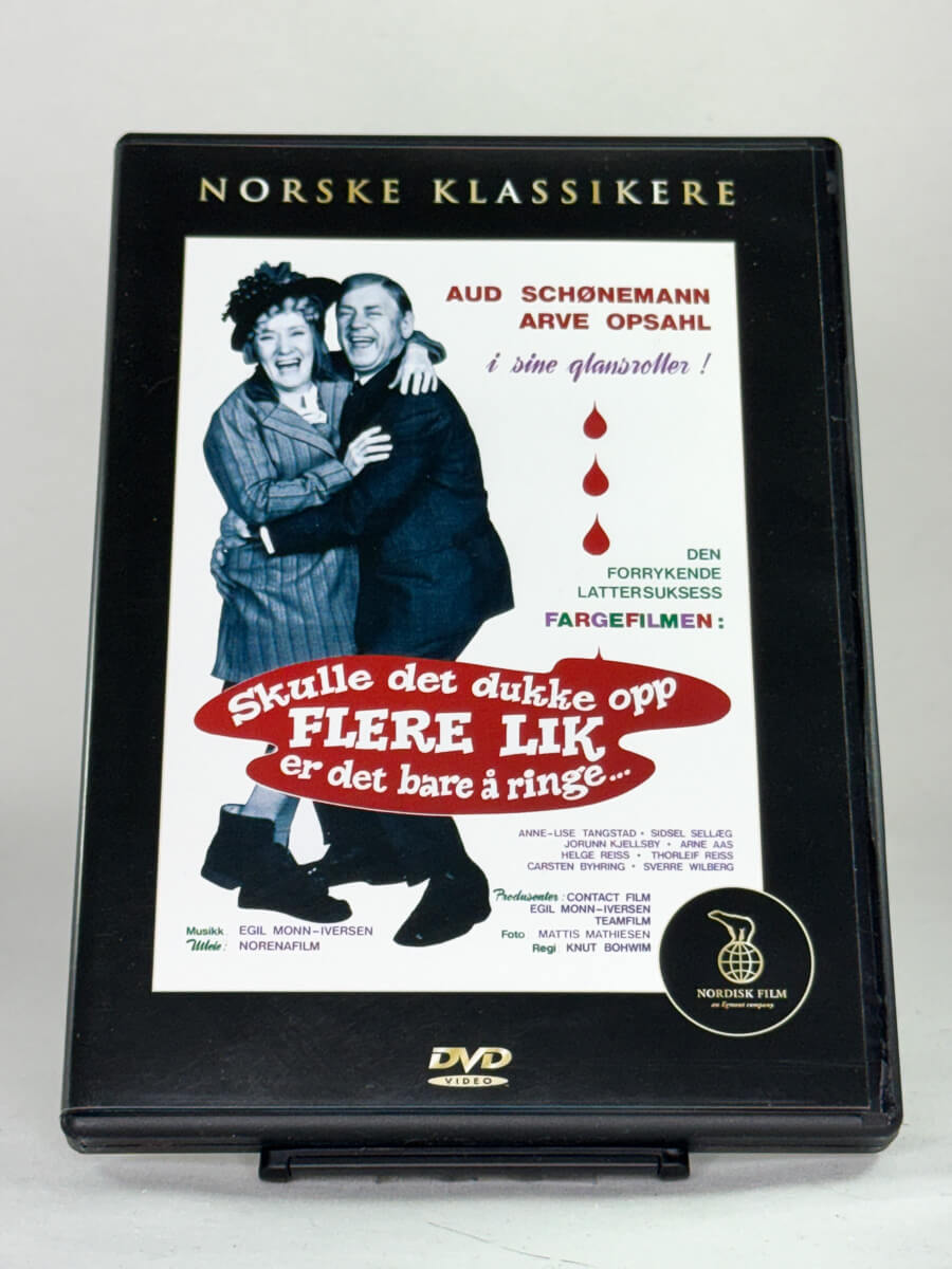 DVD-forside til filmen Skulle det dukke opp flere lik er det bare å ringe
Originalt cover brukt for produktbilde i nettbutikken Brukbar Film
