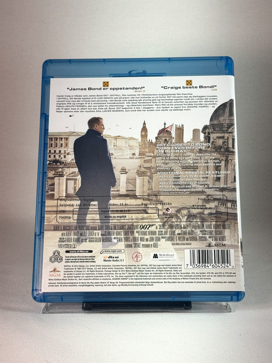 Bakside av cover til Skyfall, bruktfilm hos nettbutikken Brukbar Film