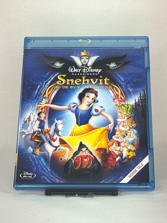 Forside av Blu-ray-cover til Snehvit og de syv dvergene (Snow White and the Seven Dwarfs) – Disneys aller første klassiker, brukt Blu-ray fra Brukbar Film