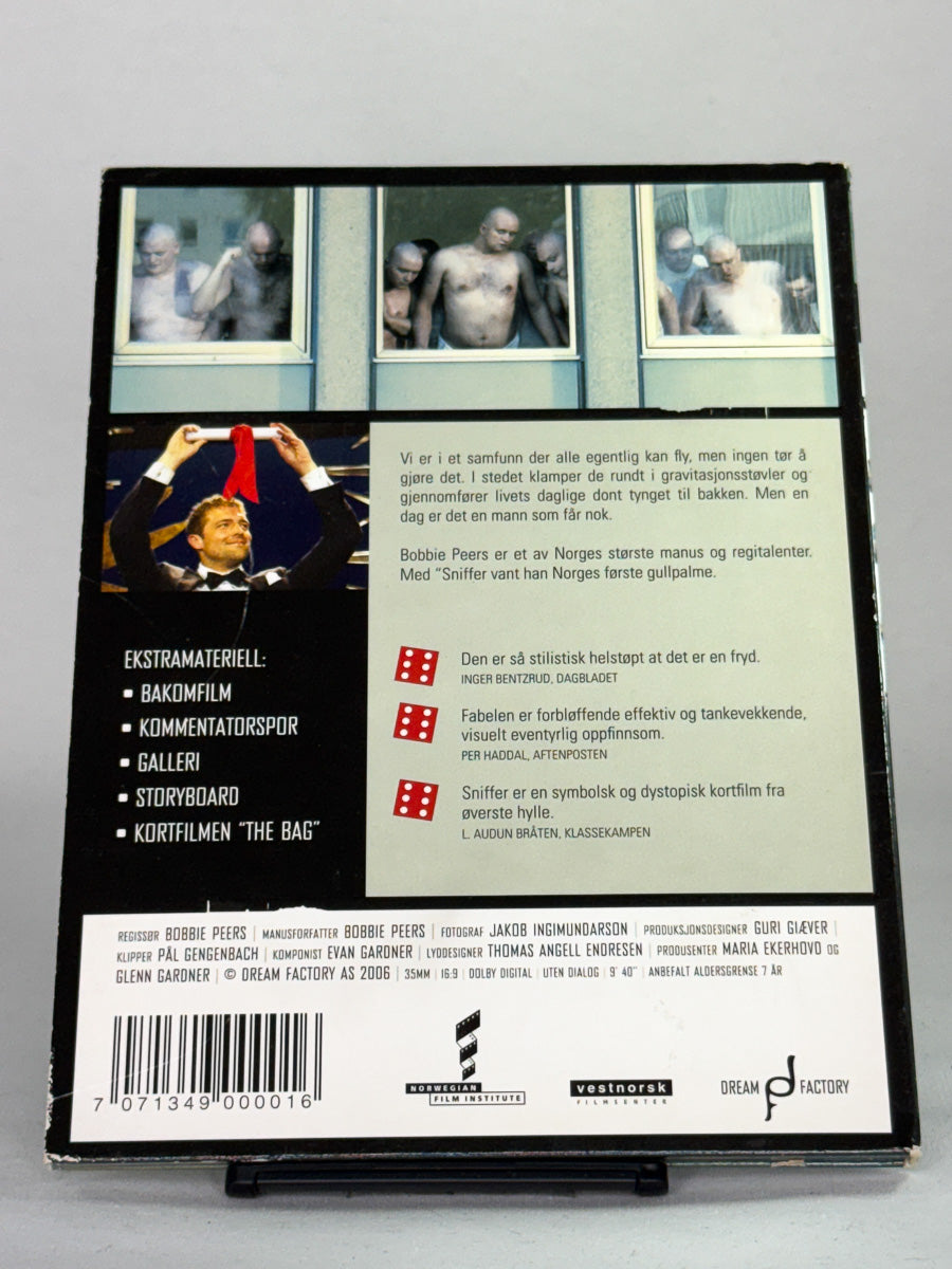 Bakside av DVD-cover til Sniffer med produksjonsinfo og festivalmerking; brukt DVD hos Brukbar Film.