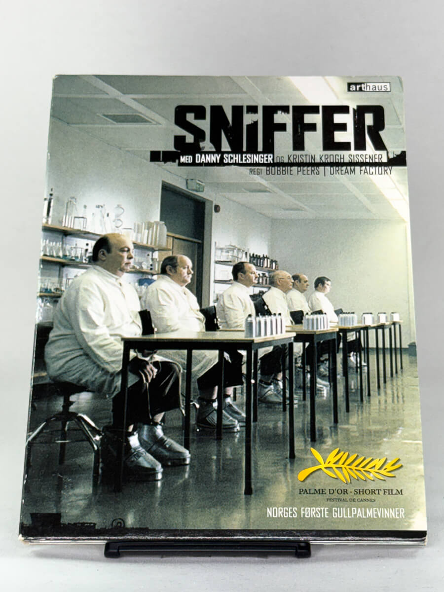 Forside av DVD-cover for Sniffer, den prisbelønte norske kortfilmen; brukt DVD-cover i original arthaus-utgave hos Brukbar Film.