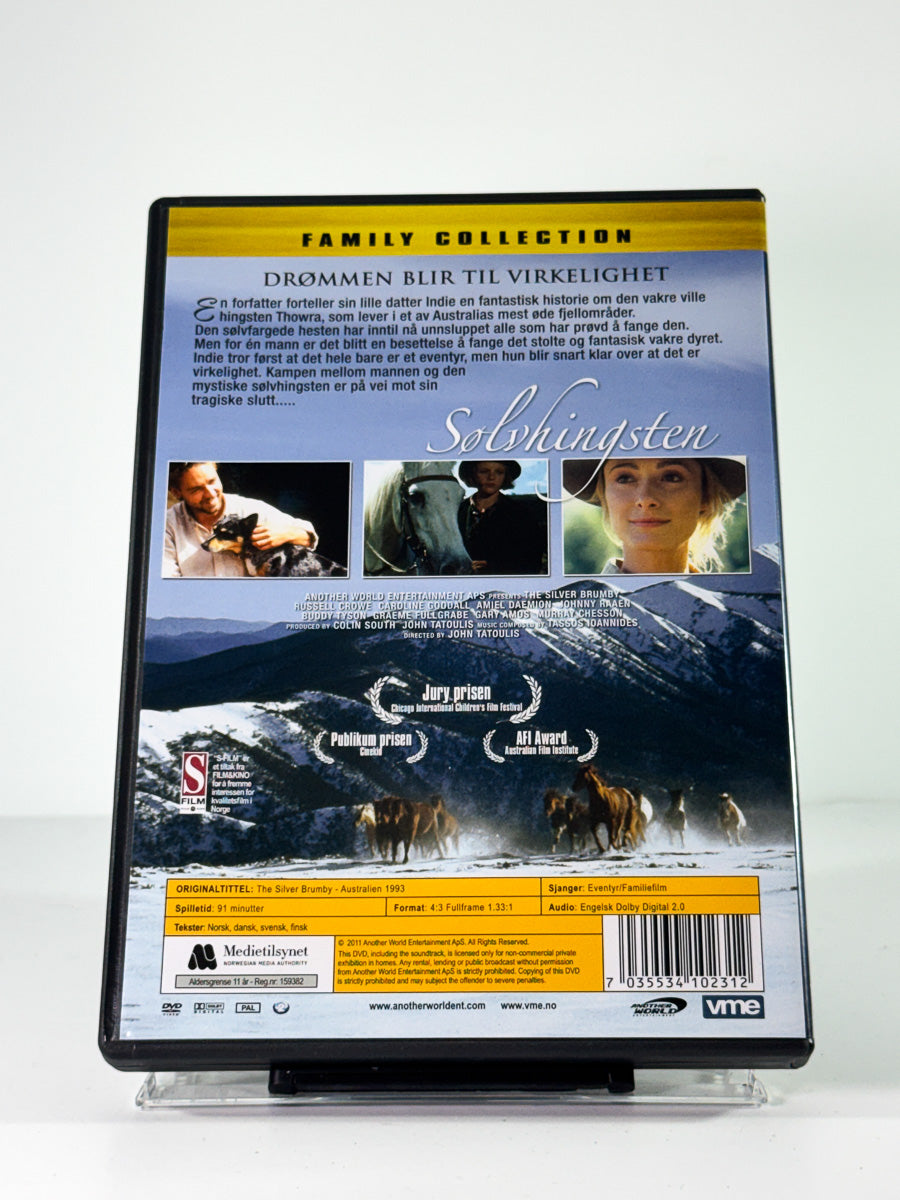 Bakside av cover til Sølvhingsten, bruktfilm på DVD hos Brukbar Film