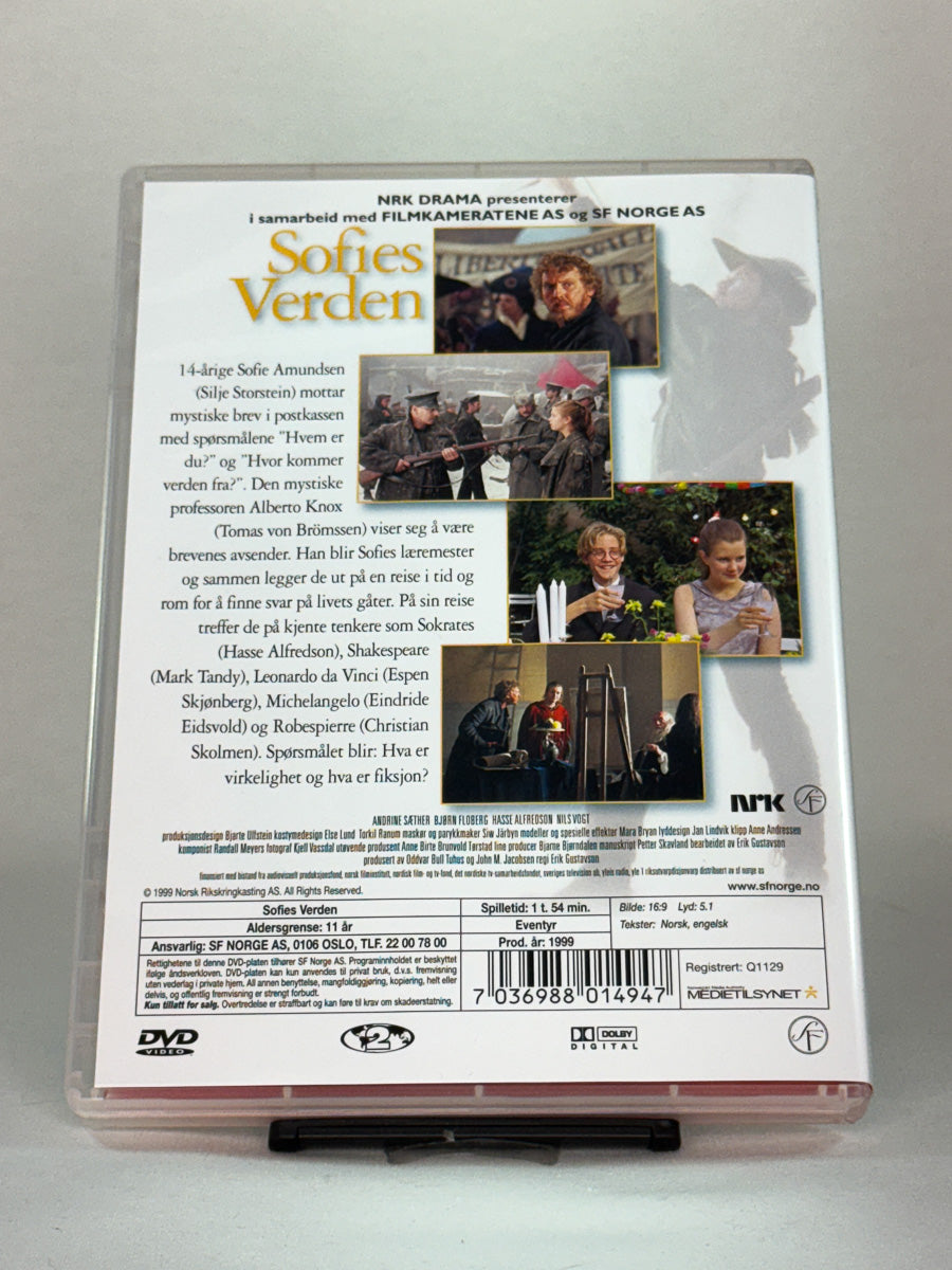 DVD-cover-bakside til filmen Sofies Verden – Brukt DVD fra nettbutikken Brukbar Film