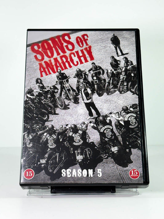 Forside av cover til Sons of Anarchy Season 5, bruktfilm hos nettbutikken Brukbar Film