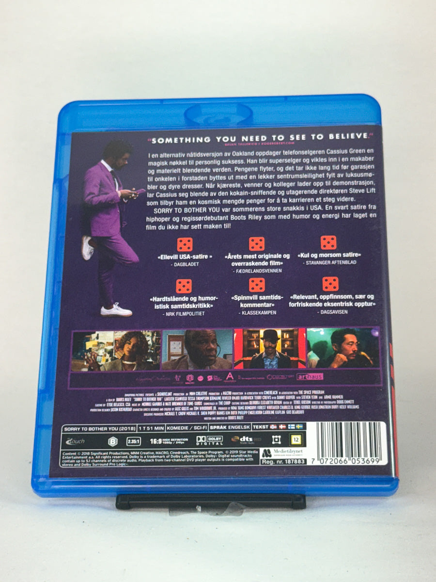 Bakside av Blu-ray-cover til Sorry to Bother You – en absurd og samfunnskritisk komedie fra Star Media Entertainment, second hand Blu-ray-film fra Brukbar Film.