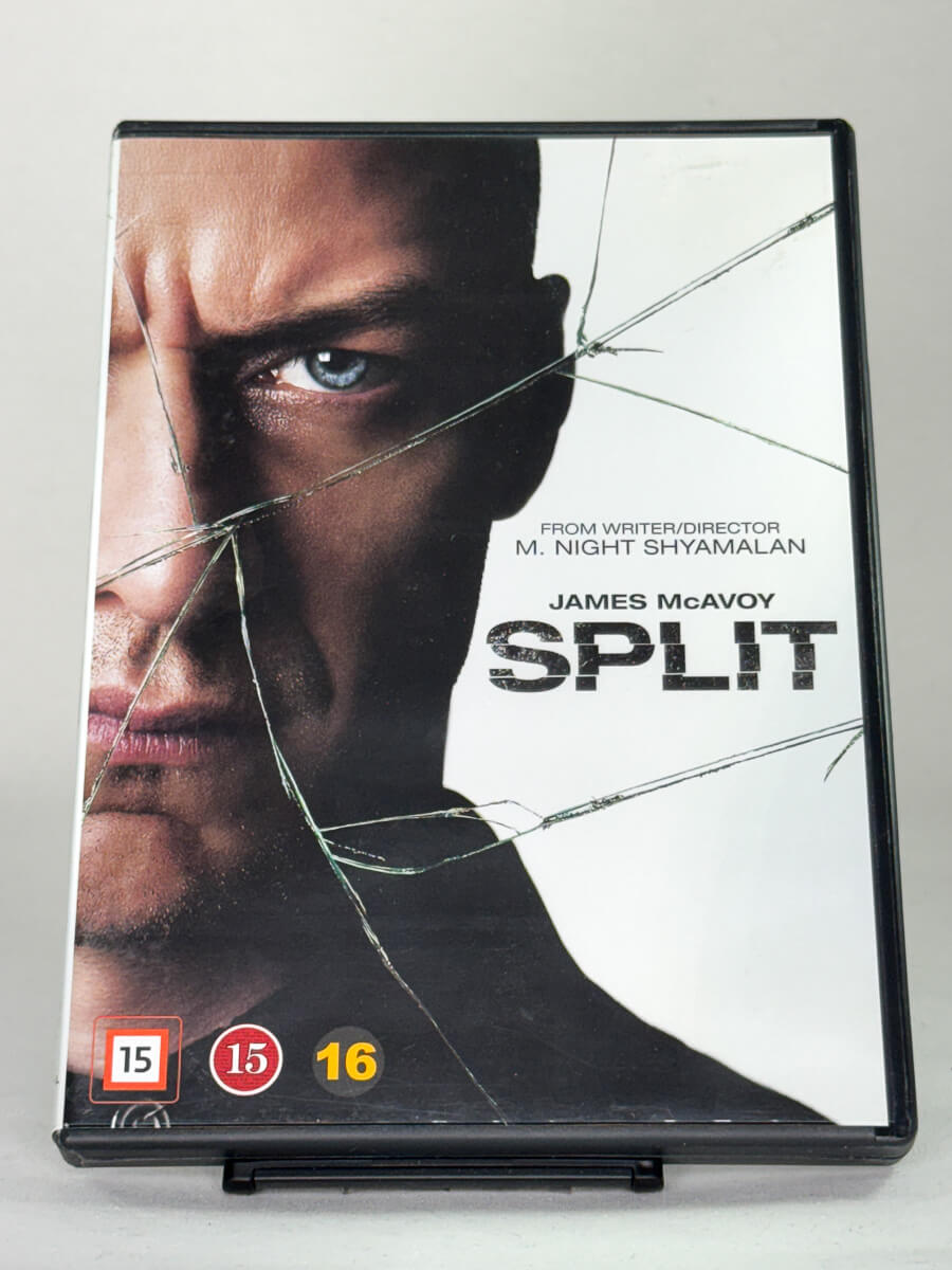 Forside av DVD-cover til Split – psykologisk thriller av M. Night Shyamalan med James McAvoy i en uforglemmelig hovedrolle, brukt film hos Brukbar Film.