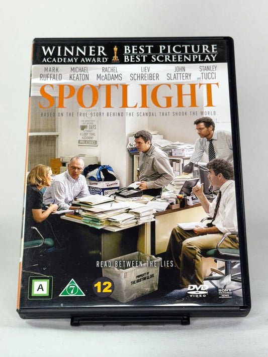 Forside av DVD-cover for Spotlight, et prisbelønt journalistisk drama; brukt DVD-cover i original Sony-utgave hos Brukbar Film.