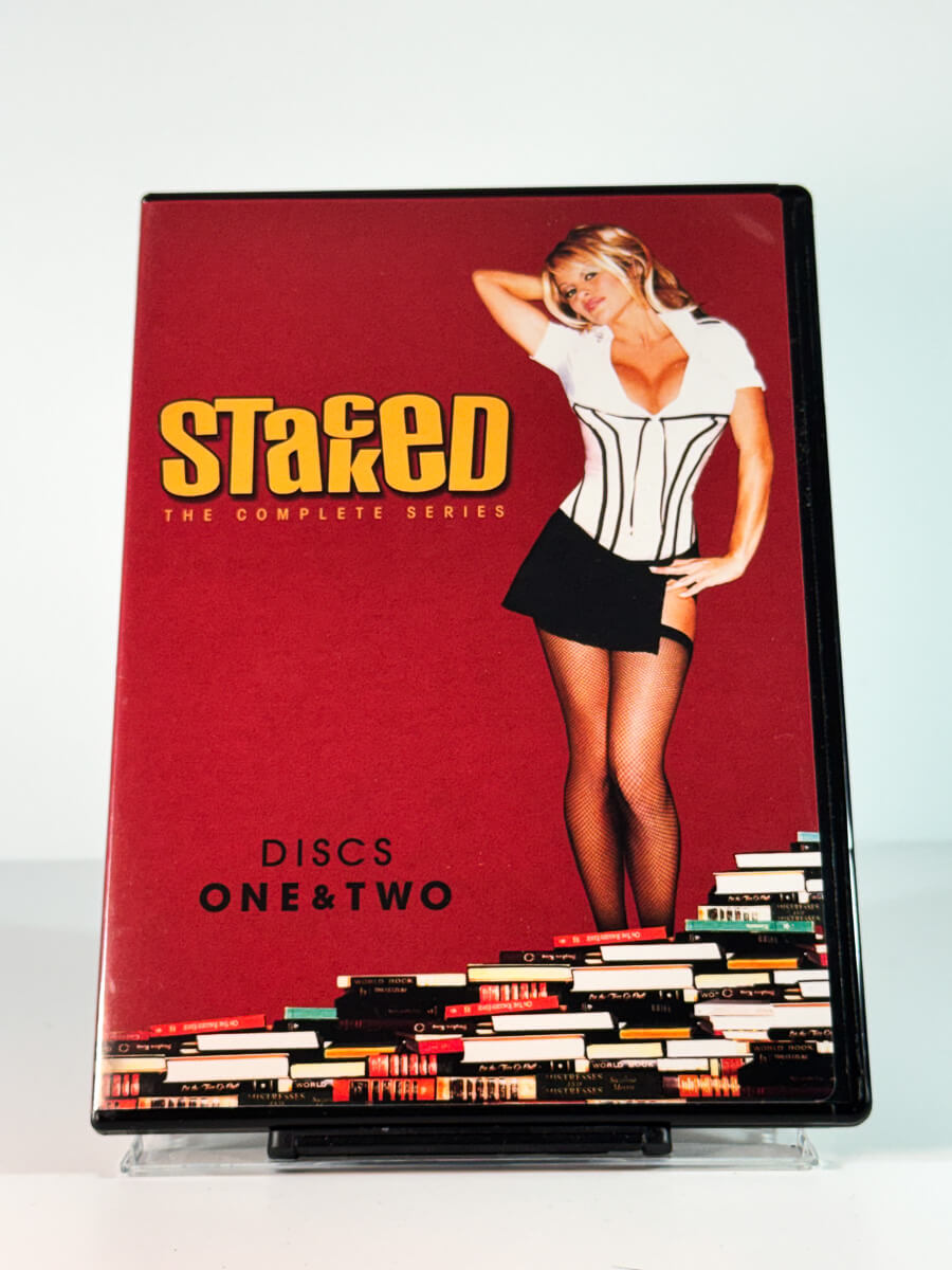 Forside av cover til Stacked – The Complete Series, disc 1 og 2, bruktfilm på DVD hos Brukbar Film