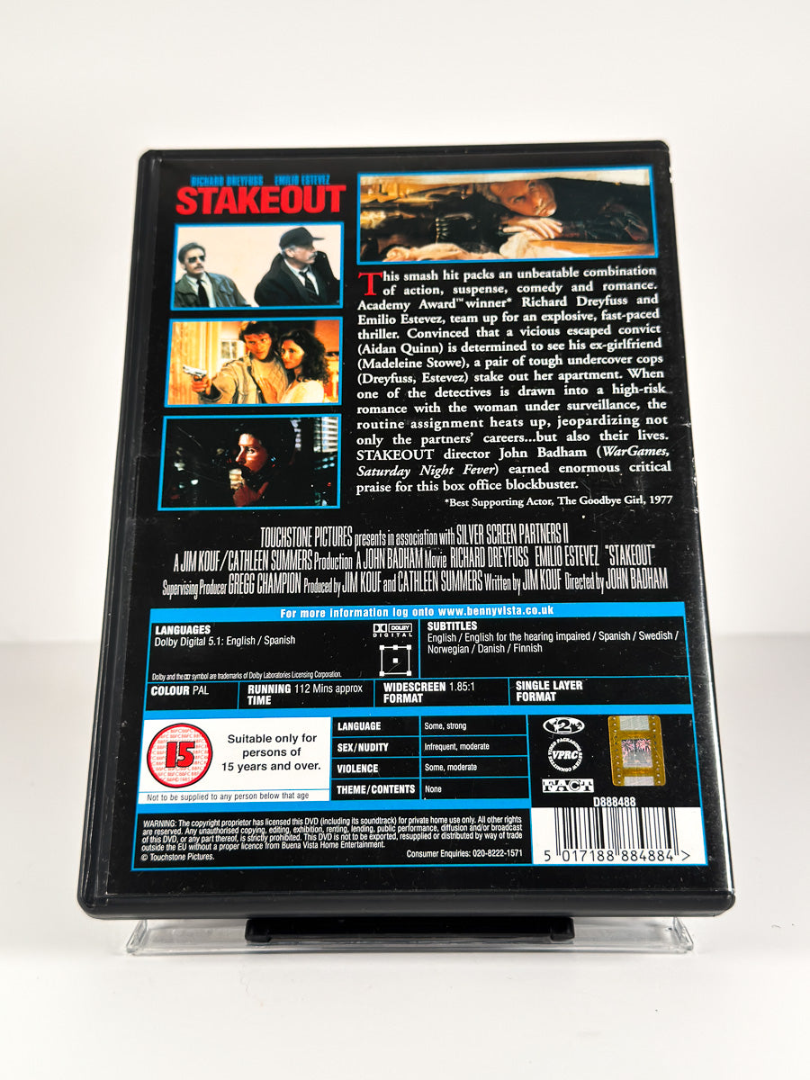 Bakside av cover til Stakeout på DVD