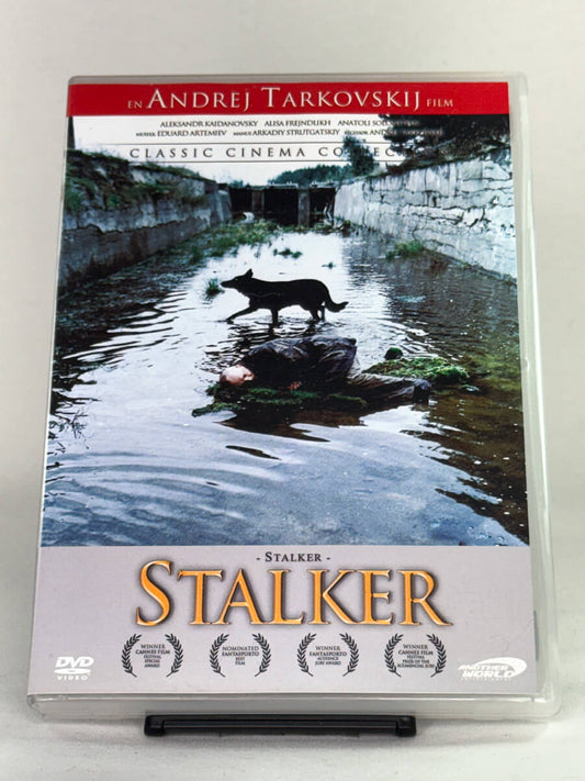 Forside av DVDcover til Stalker – klassiker av Andrej Tarkovskij, brukt DVD fra Brukbar Film.