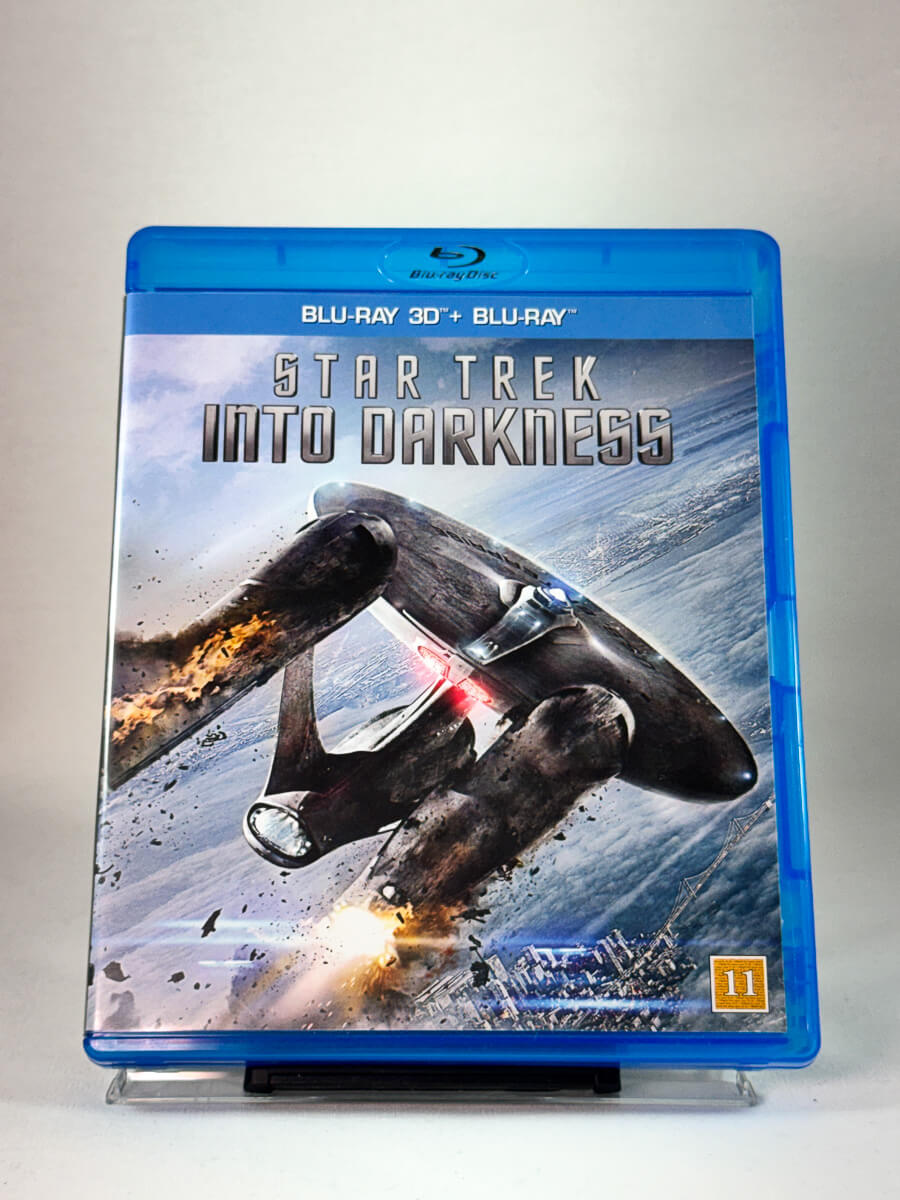 Forside av Blu-ray-cover til Star Trek: Into Darkness, brukt original Blu-ray hos Brukbar Film