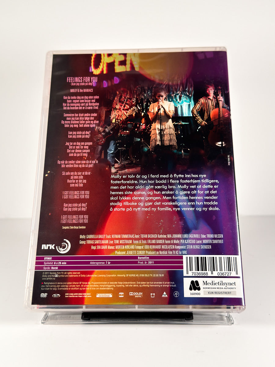 Bakside av cover til Stikk! på DVD
