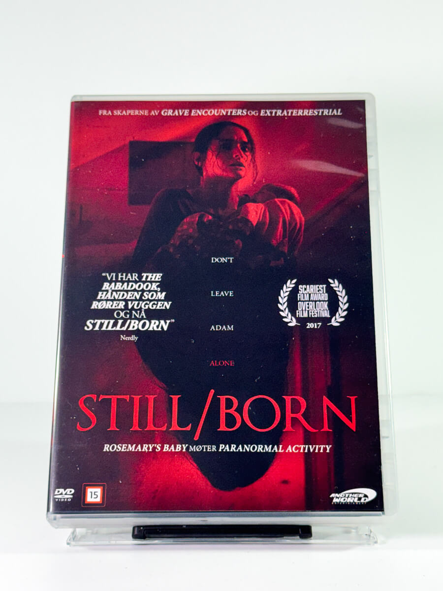 Forside av cover til Still/Born, bruktfilm hos nettbutikken Brukbar Film