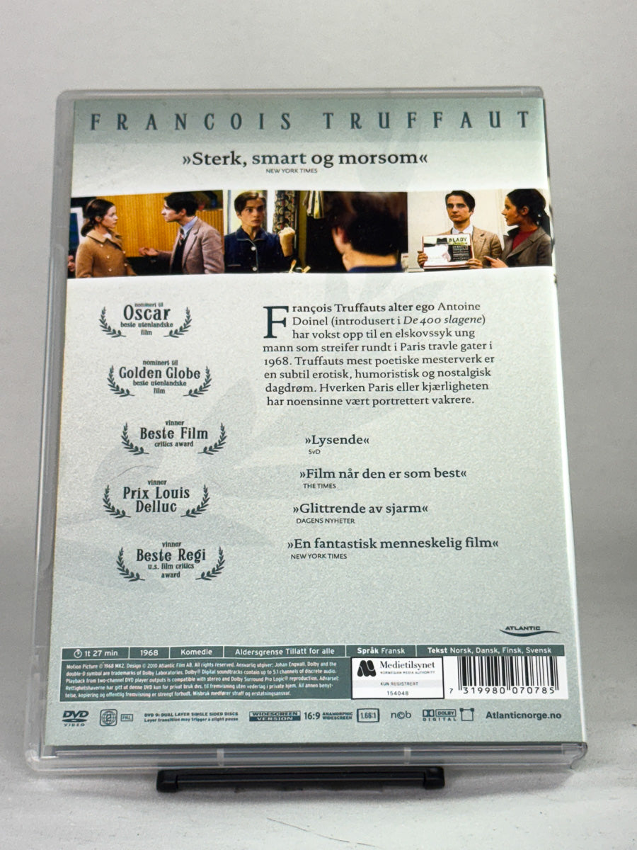 Bakside av DVD-cover til Stjålne kyss – brukt fransk filmklassiker på DVD, kjøp hos Brukbar Film