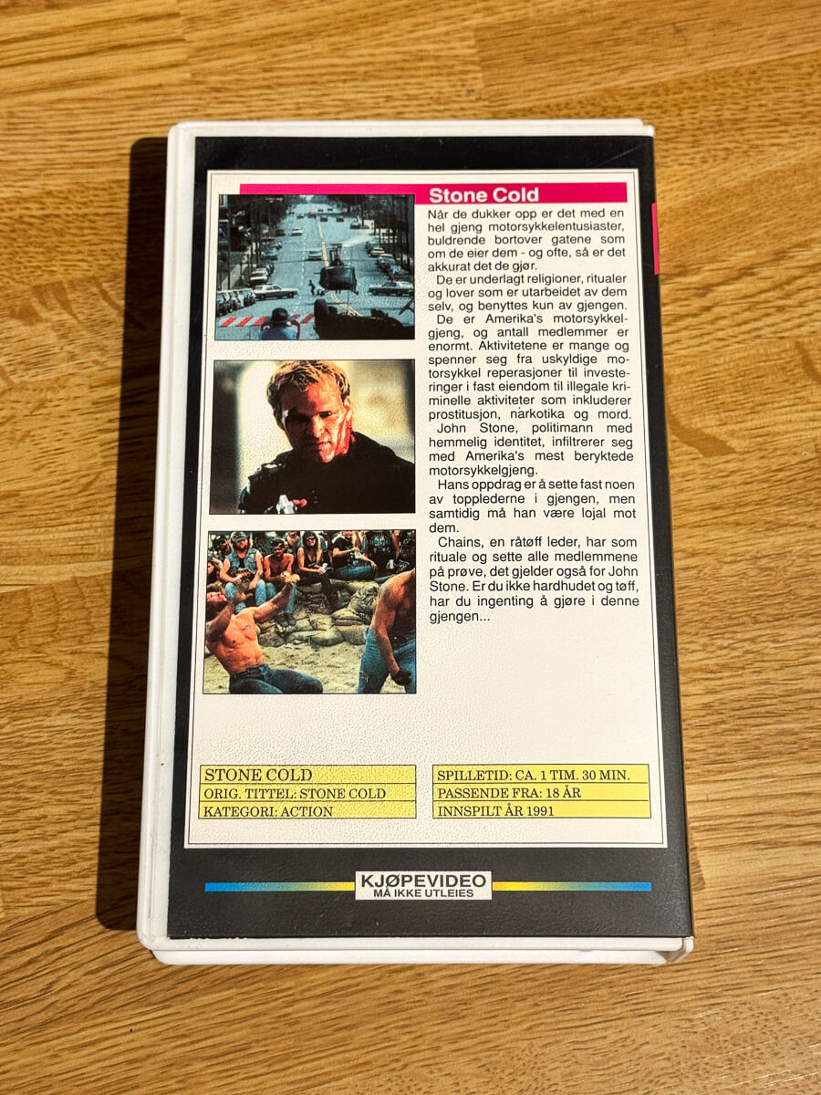 Bakside av cover til Stone Cold på VHS