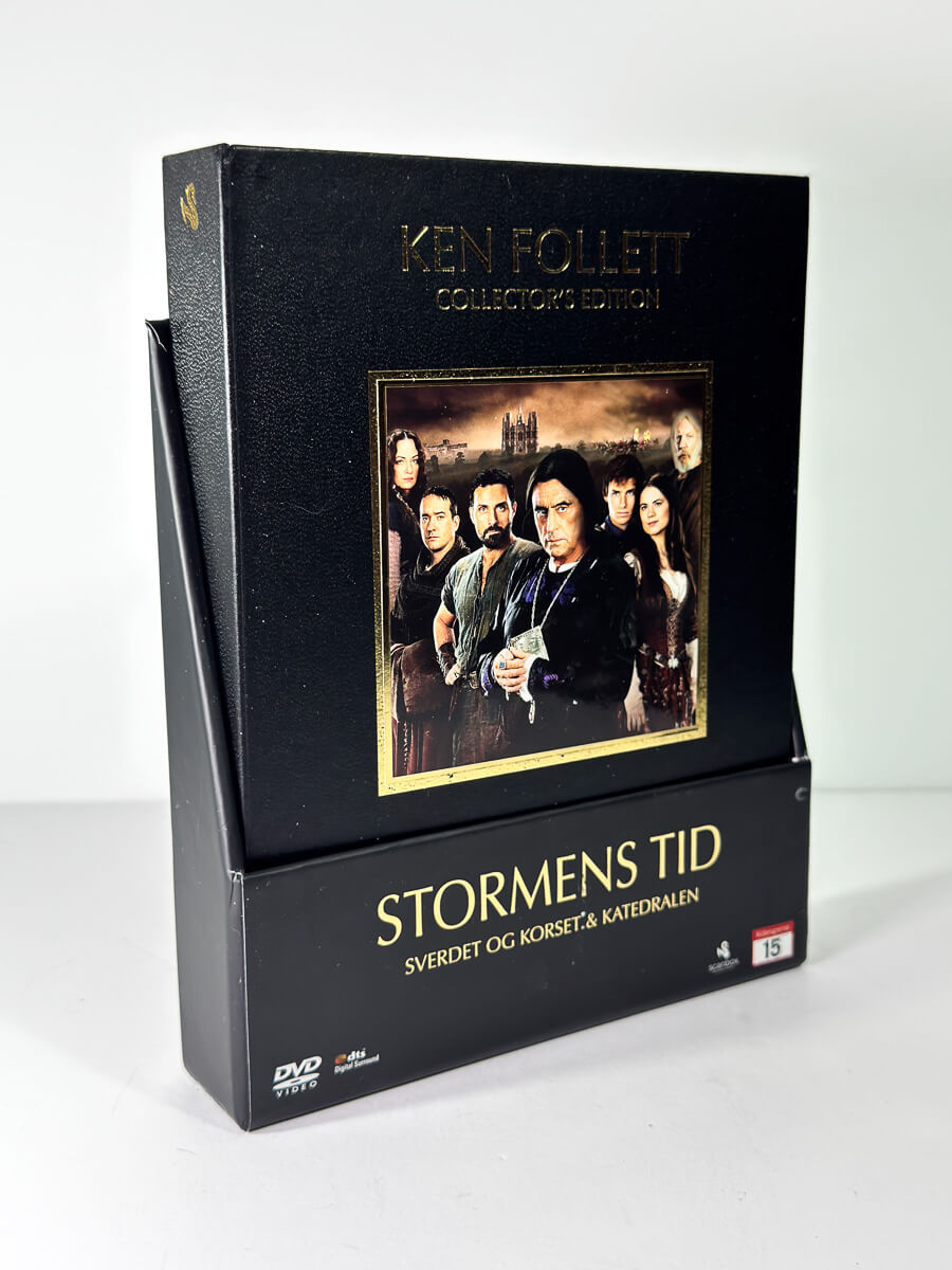 Forside av cover til Stormens Tid – Sværdet og Korset & Katedralen på DVD