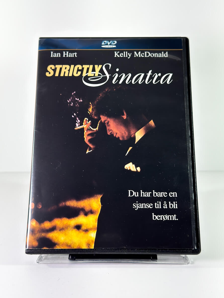 Forside av cover til Strictly Sinatra, brukt DVD hos Brukbar Film