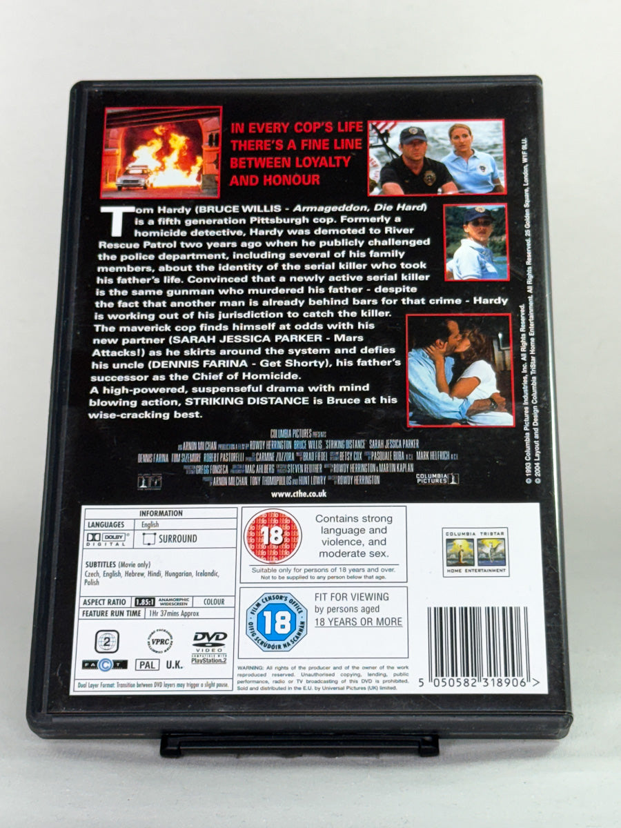 Bakside av DVD-cover for filmen Striking Distance – brukt actionthriller med Bruce Willis, tilgjengelig hos Brukbar Film