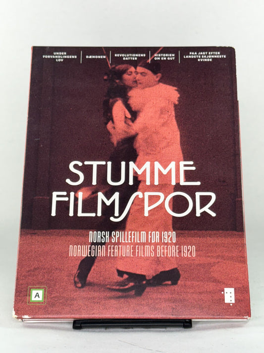 Blu-ray-cover-forside til samlingen Stumme filmspor – Norsk spillefilm før 1920 – Brukt Blu-ray fra nettbutikken Brukbar Film