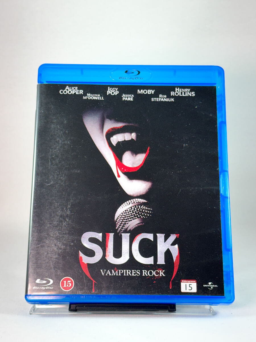 Forside av Blu-ray-cover til Suck – Vampires Rock, bruktfilm hos nettbutikken Brukbar Film
