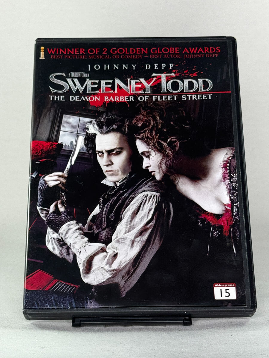 Forside av DVD-cover til musikalen Sweeney Todd: The Demon Barber of Fleet Street med Johnny Depp, brukt DVD fra Brukbar Film