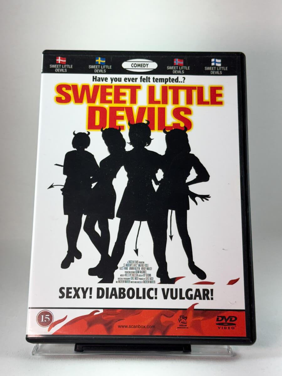 Forside av cover til Sweet Little Devils, bruktfilm hos nettbutikken Brukbar Film