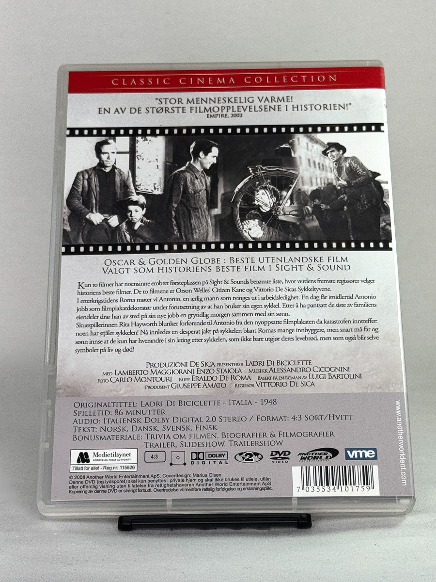 DVD-bakside til filmen Sykkeltyvene
Baksiden viser info, spesifikasjoner og eventuell ekstratekst – produktbilde fra nettbutikken Brukbar Film
