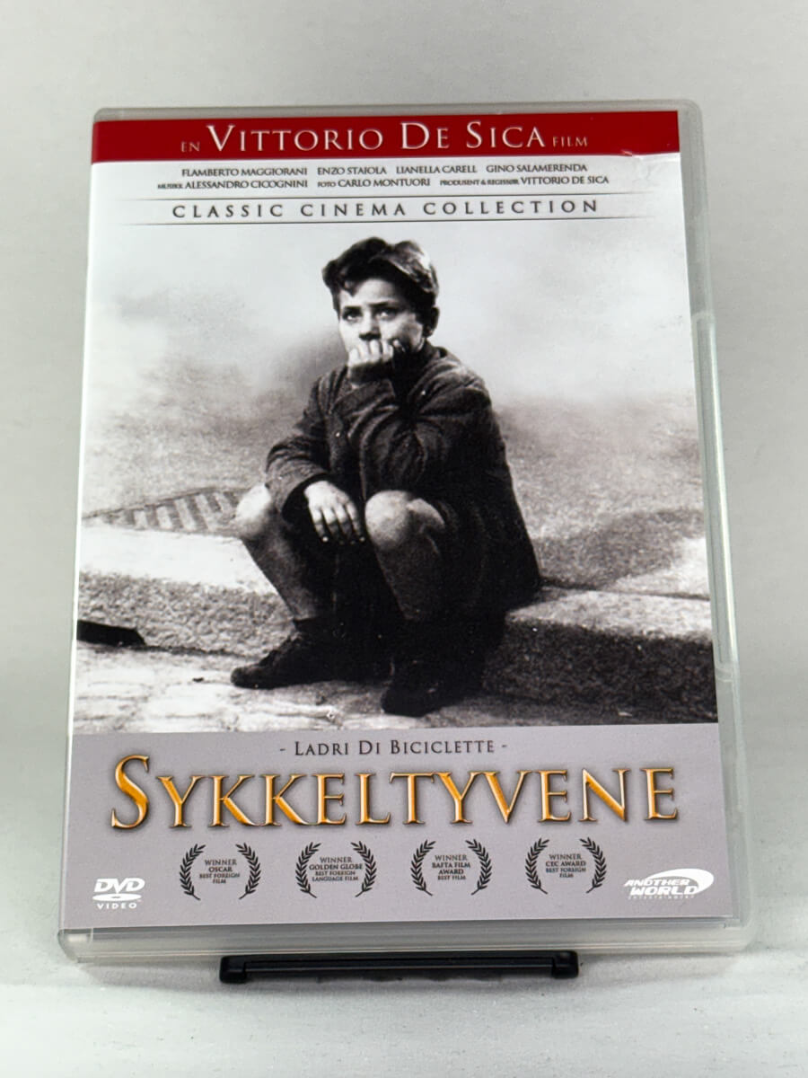 DVD-forside til filmen Sykkeltyvene
Originalt cover brukt for produktbilde i nettbutikken Brukbar Film