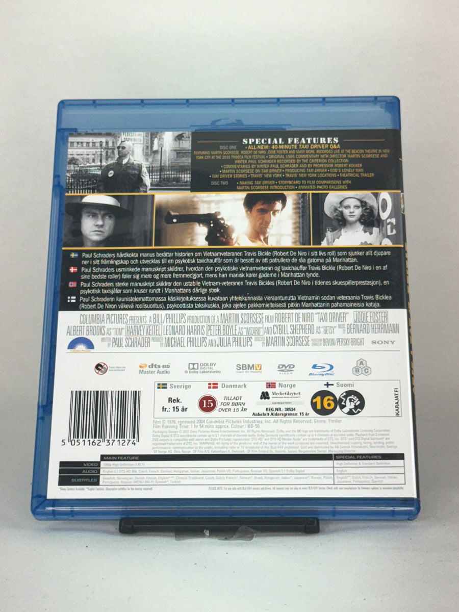Bakside av Blu-ray-cover til Taxi Driver – klassisk 70-tallsfilm om fremmedgjøring og vold i storbyen, original brukt Blu-ray-utgave hos Brukbar Film.
