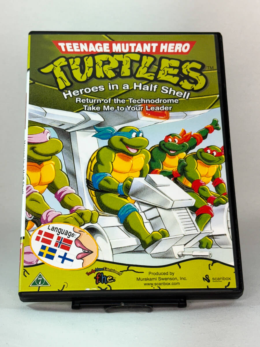 Forside av DVD-cover til Teenage Mutant Hero Turtles – Heroes in a Half Shell, brukt animasjons-DVD fra Brukbar Film