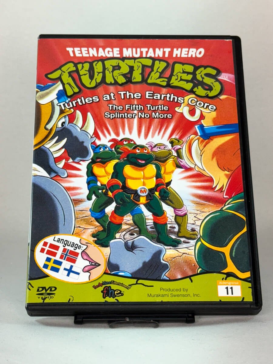 Forside av DVD-cover til Teenage Mutant Hero Turtles – Turtles at the Earth’s Core, brukt tegnefilmklassiker på DVD fra Brukbar Film