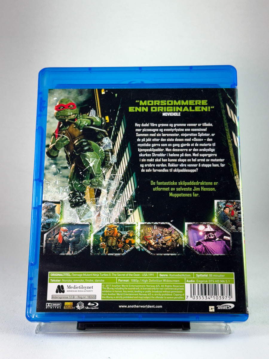 Bakside av Blu-ray-cover til Teenage Mutant Ninja Turtles 2, brukt Blu-ray fra nettbutikken Brukbar Film