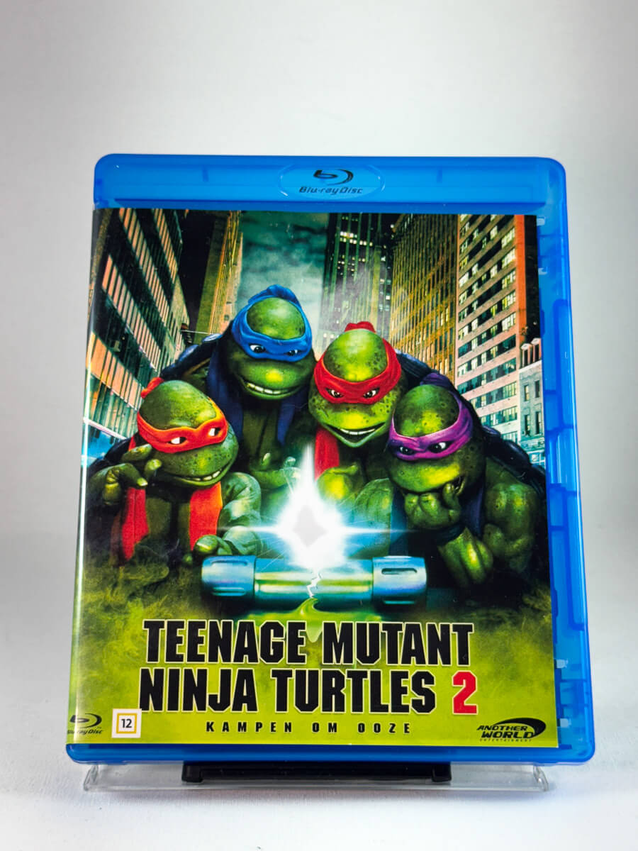 Forside av Blu-ray-cover til Teenage Mutant Ninja Turtles 2, original bruktfilm hos Brukbar Film