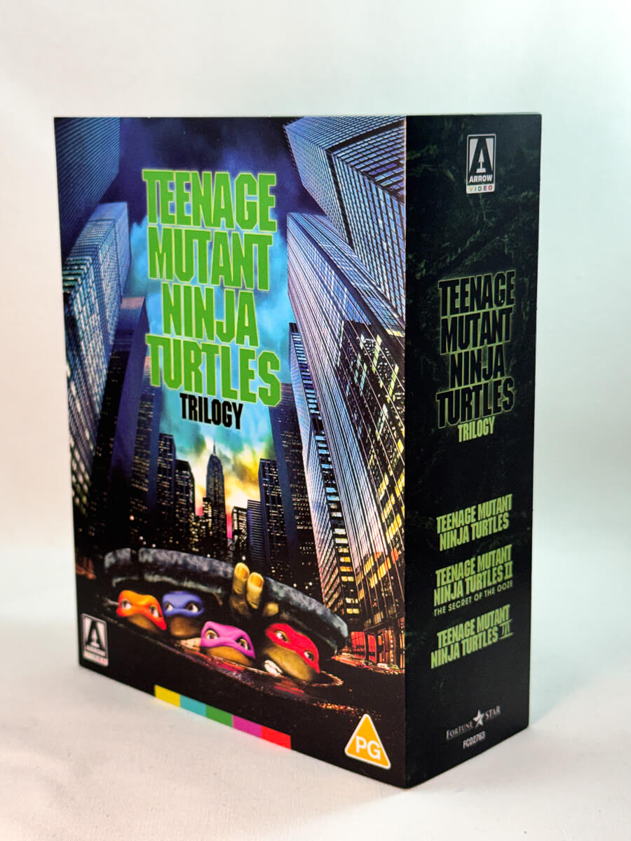 Bakside av Blu-ray-cover til Teenage Mutant Ninja Turtles Trilogy, Limited Arrow Video utgave - second hand Blu-ray samlebokks hos nettbutikken Brukbar Film 