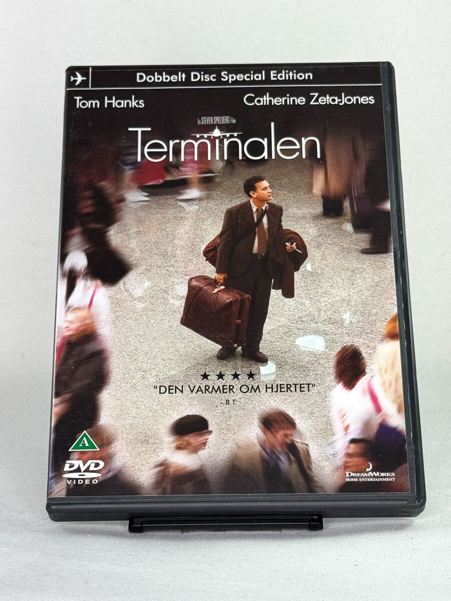 Forside av DVD-cover for Terminalen, Steven Spielbergs dramakomedie med Tom Hanks; brukt DVD-cover hos Brukbar Film.
