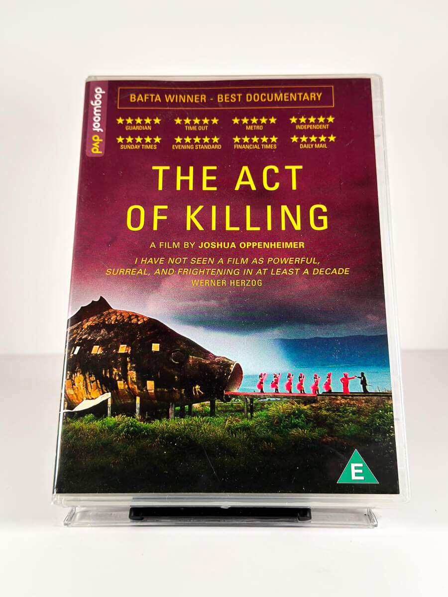 Forside av cover til The Act of Killing på DVD