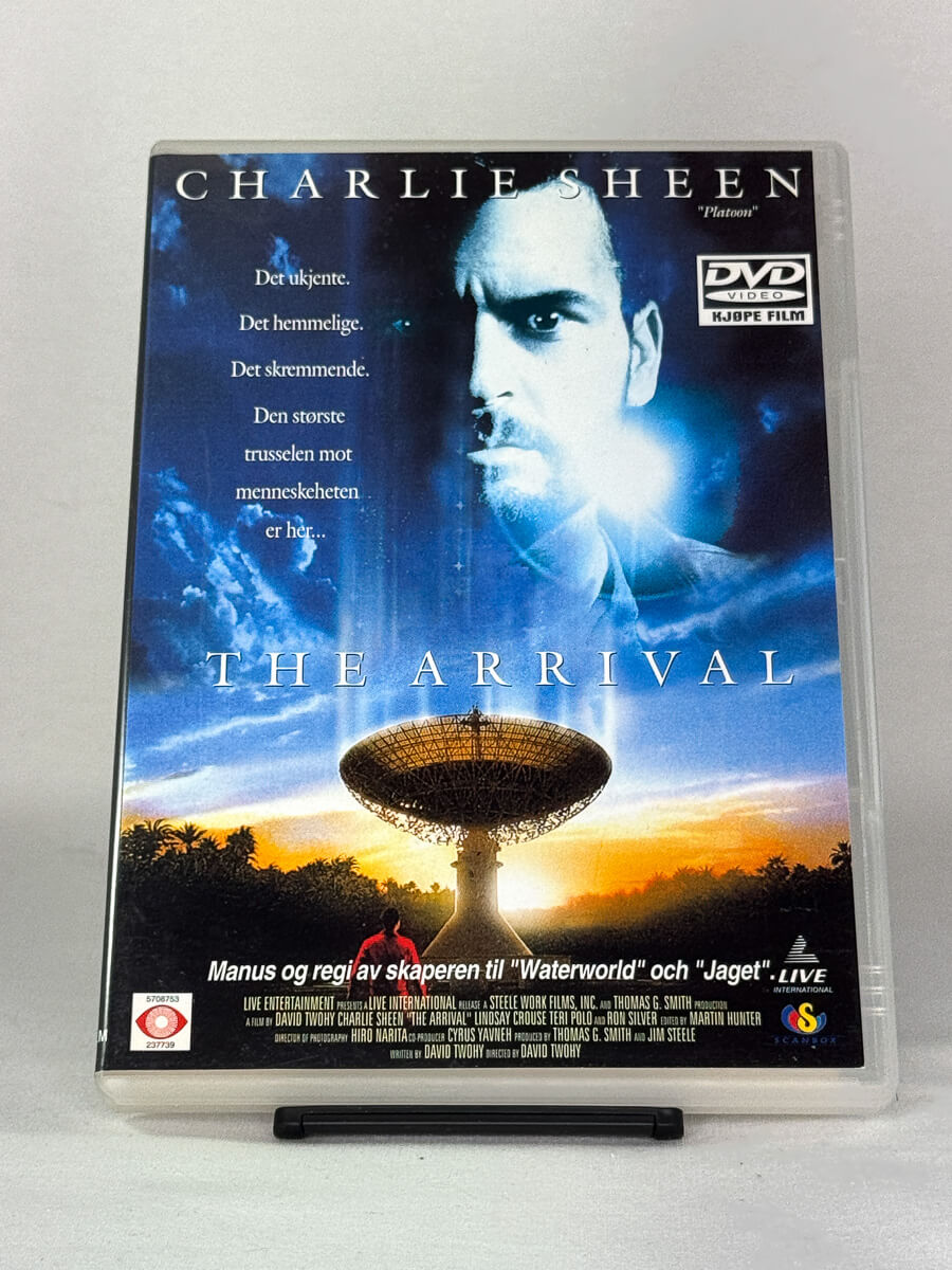 DVD-forside til filmen The Arrival
Originalt cover brukt for produktbilde i nettbutikken Brukbar Film