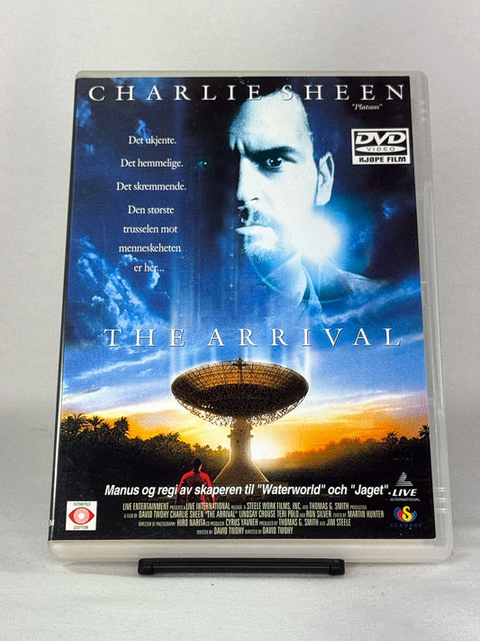 DVD-forside til filmen The Arrival
Originalt cover brukt for produktbilde i nettbutikken Brukbar Film