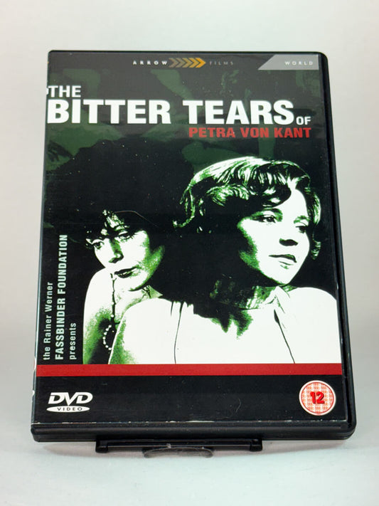 Forside av DVD-cover til filmen The Bitter Tears of Petra von Kant – tysk kultklassiker regissert av Rainer Werner Fassbinder, utgitt av Arrow Films, bruktfilm fra Brukbar Film.