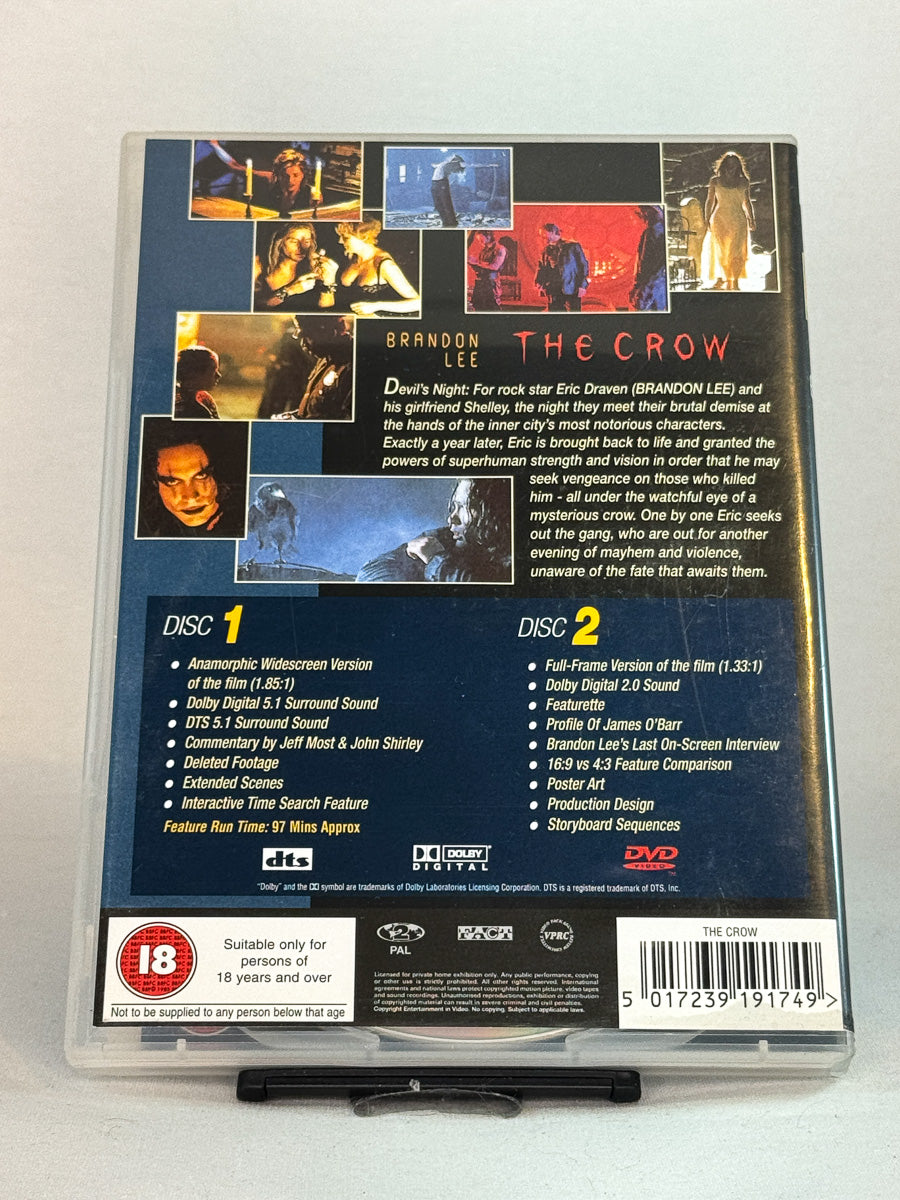 Bakside av DVD-cover til The Crow – 2-disc Collector’s Edition med ekstra materiale og intervjuer, brukt originalutgave på DVD hos Brukbar Film.
