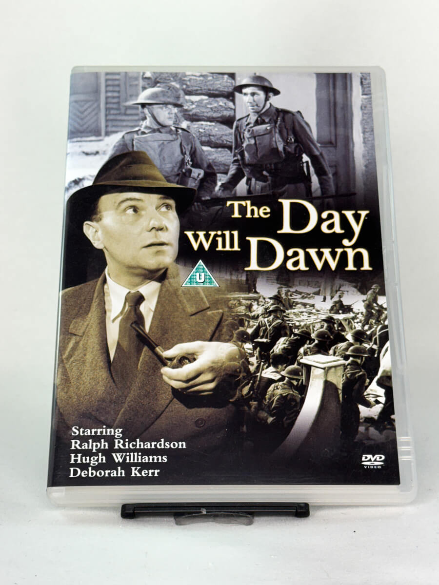 Forside av DVD-cover til The Day Will Dawn, bruktfilm hos nettbutikken Brukbar Film