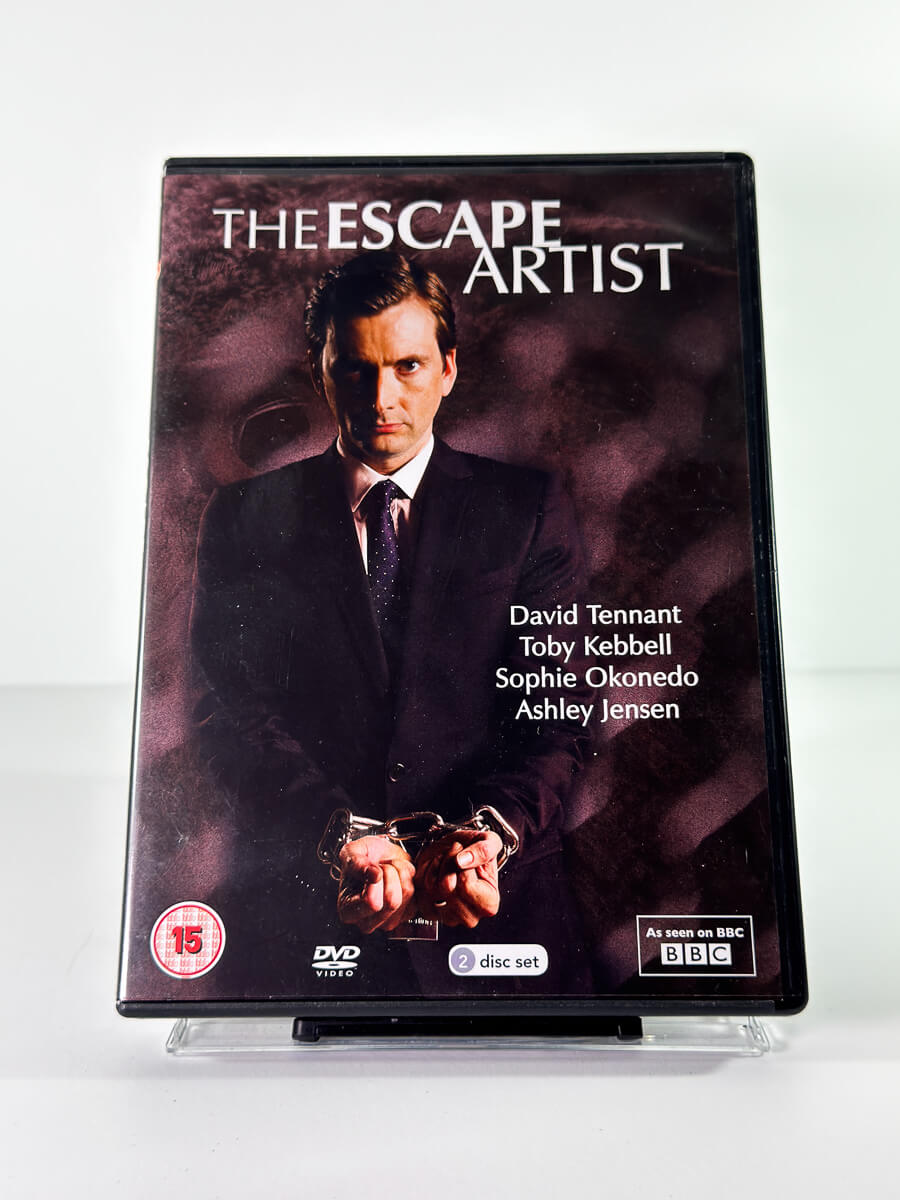 Forside av cover til The Escape Artist, bruktfilm hos nettbutikken Brukbar Film