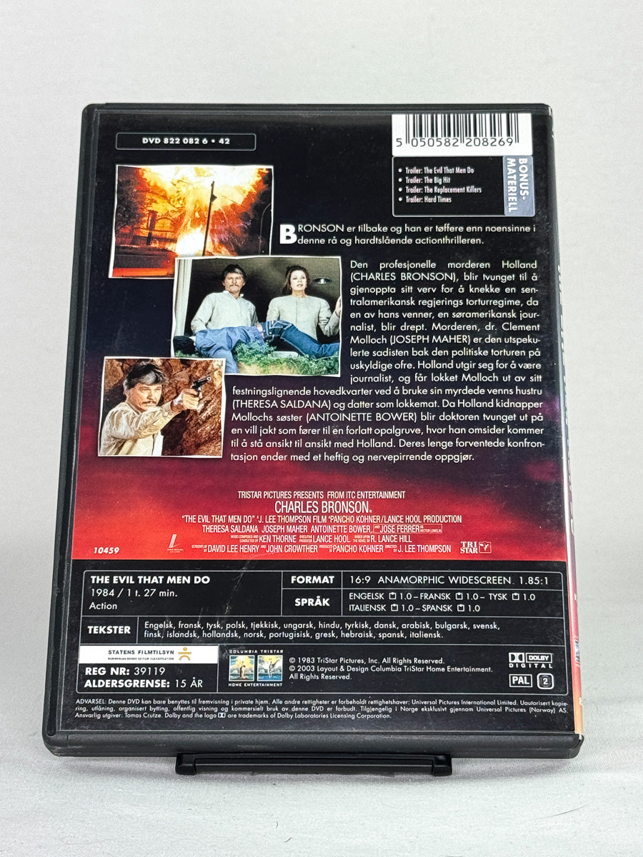 Bakside av DVD-cover til The Evil That Men Do – brukt DVD-film, baksidebilde av cover hos Brukbar Film