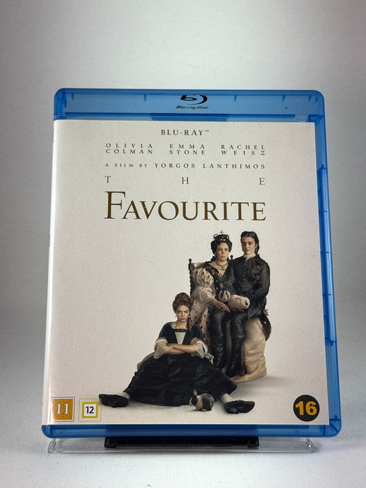 Forside av Blu-ray-cover til The Favourite, bruktfilm hos Brukbar Film