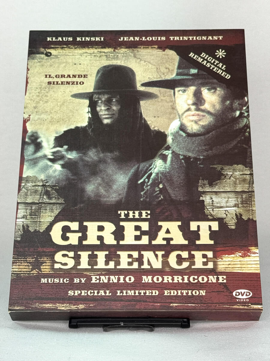 Forside av DVD-cover til The Great Silence (Il grande silenzio) – spaghettiwesternklassiker med Klaus Kinski og Jean-Louis Trintignant, digitalt remastret utgave, brukt DVD hos Brukbar Film.