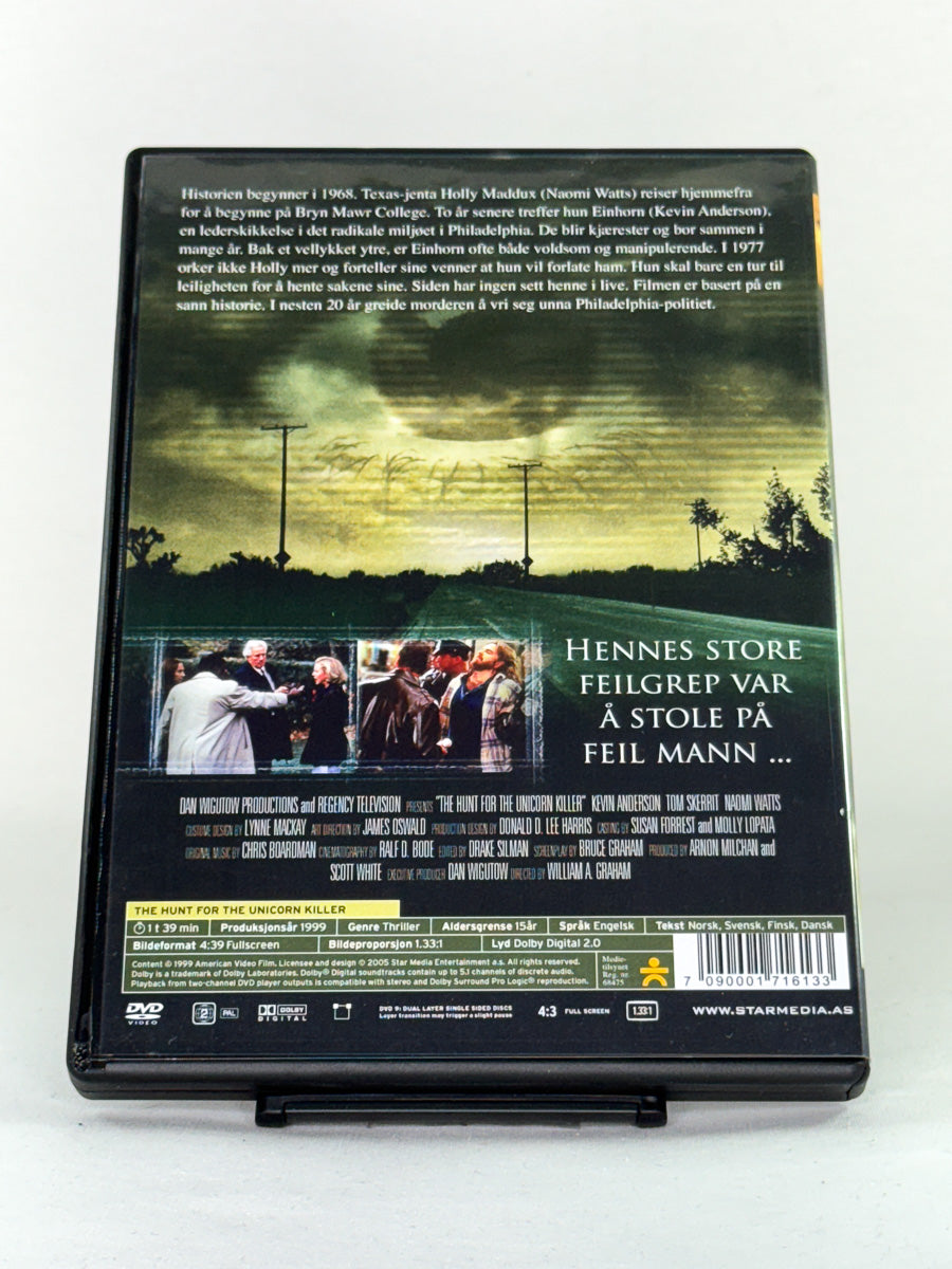 Bakside av DVD-cover til The Hunt for the Unicorn Killer – true crime-drama med Naomi Watts – original brukt DVD hos Brukbar Film.