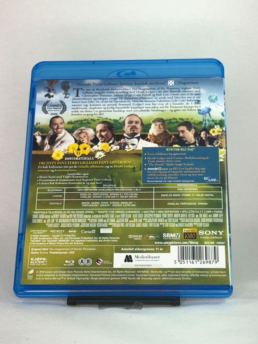 Bakside av Blu-ray-cover til The Imaginarium of Doctor Parnassus – visuelt eventyr signert Terry Gilliam, brukt Blu-ray hos Brukbar Film.