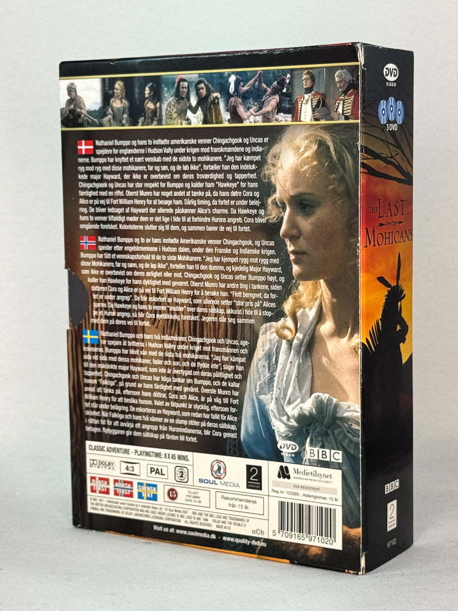Bakside av DVD-cover til The Last of the Mohicans – The Epic Mini-Series – inneholder over fem timer med historisk eventyrdrama på tre DVD-er, brukt utgave hos Brukbar Film.